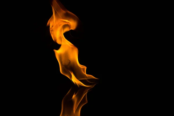 Vuur Vlammen Met Reflectie Zwarte Achtergrond — Stockfoto