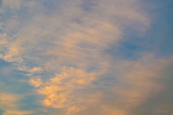 Hermosa Puesta Sol Fondo Naranja Nubes Oro — Foto de Stock