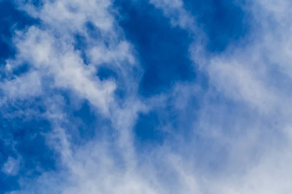 Fehér Bolyhos Felhők Kék Háttér — Stock Fotó