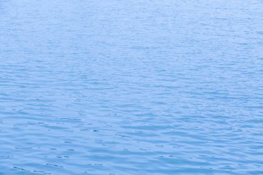 Mavi deniz suyu yüzeyi arka plan doğa