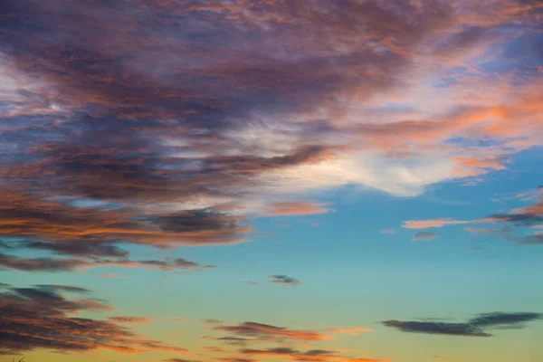 Colores Anaranjados Amarillos Brillantes Cielo Del Atardecer Cielo Azul Amarillo — Foto de Stock