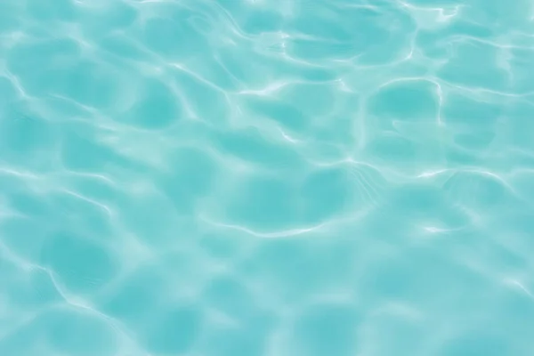 Piscina Azul Com Reflexos Ensolarados Fundo — Fotografia de Stock