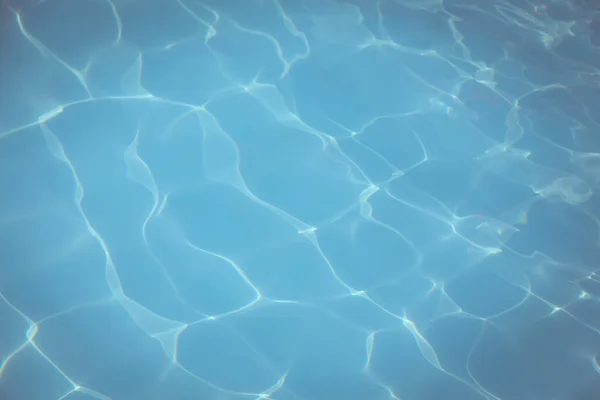 Vintage Azul Água Piscina Com Reflexos Sol Fundo — Fotografia de Stock