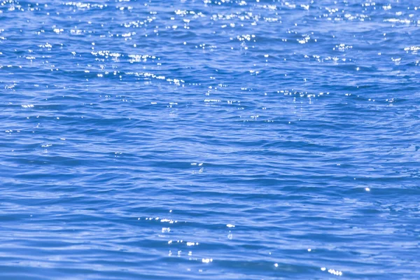 水底反射中蓝白相间的色彩模式 — 图库照片