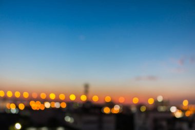 Bokeh of city and bridge Gün batımından önce