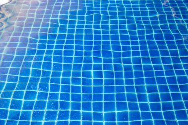 yüzme havuzu güneş yansıması mavi mozaik arka plan