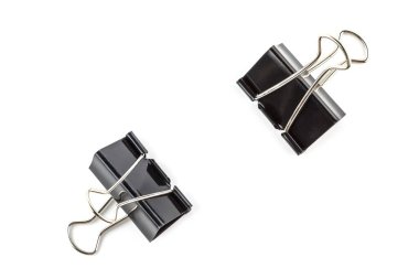 Siyah Kağıt Klipsleri Beyaz Arkaplanda izole