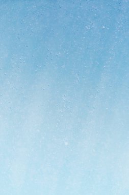 Mavi su arka planında kabarcıklar