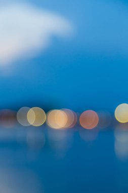 Mavi arkaplanda Bokeh Işıkları
