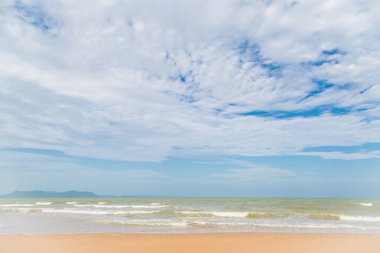 kumsal ve mavi gökyüzü arkaplanı