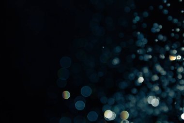 Siyah arkaplanda ışık bokeh