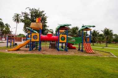 Tayland 'da, parkta renkli oyun parkı
