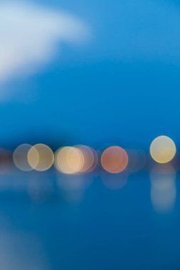Mavi arkaplanda Bokeh Işıkları