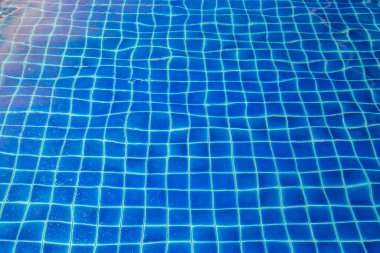 yüzme havuzu güneş yansıması mavi mozaik arka plan