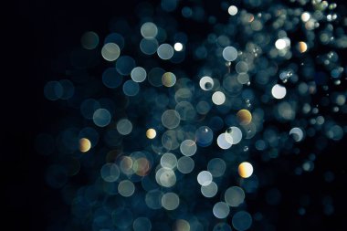 Siyah arkaplanda ışık bokeh