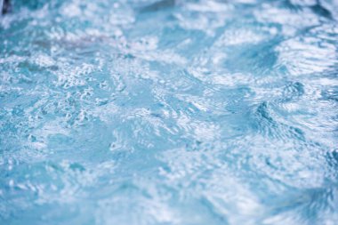 Arkaplan için mavi su dalgası seçici odak kullanımını kapat