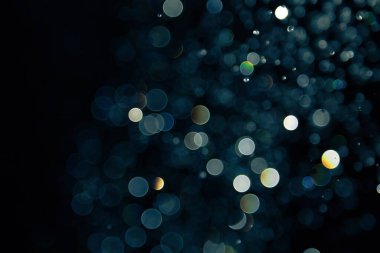 Siyah arkaplanda ışık bokeh