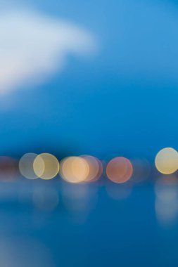 Mavi arkaplanda Bokeh Işıkları