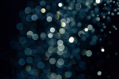 Siyah arkaplanda ışık bokeh