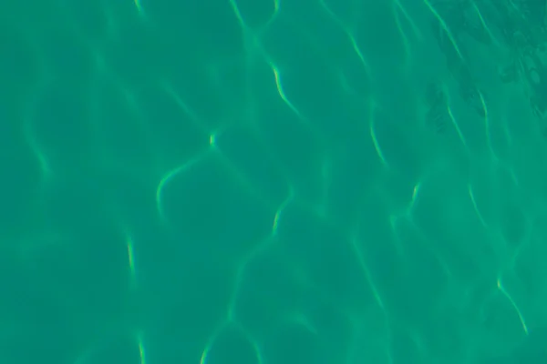 Ανοιχτό Πράσινο Νερό Κυματισμός Στο Φόντο Της Πισίνας — Φωτογραφία Αρχείου