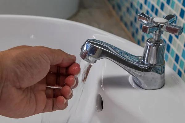 Gente Lavándose Las Manos Bajo Fondo Agua Corriente —  Fotos de Stock