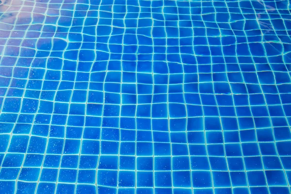 Swimmingpool Sol Reflektion Med Blå Mosaik Bakgrund — Stockfoto