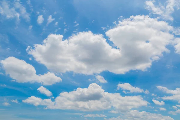 Sunny Day White Fluffy Clouds Blue Sky — Stock Photo, Image
