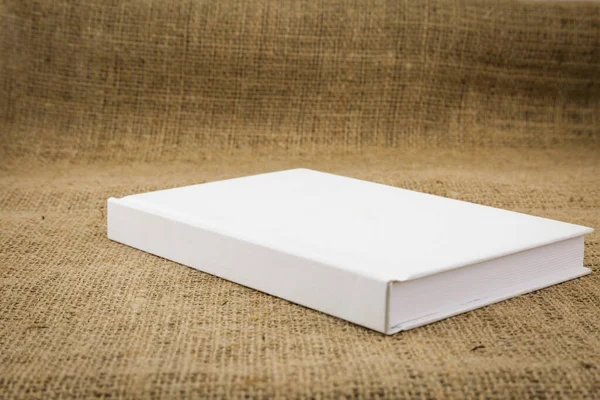 Çuval Beziyle Ilgili Beyaz Kitap Desenli Kahverengi Arkaplan — Stok fotoğraf