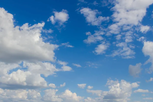 Blauwe Lucht Wolken Achtergrond — Stockfoto