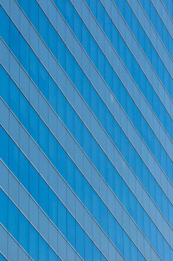 Cam yansımalı modern ofis binası