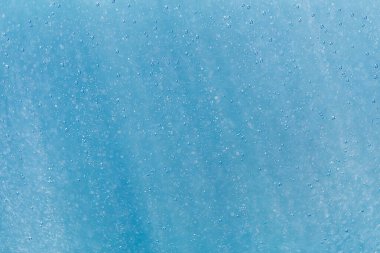 Mavi su arka planında kabarcıklar