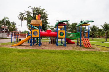 Tayland 'da, parkta renkli oyun parkı