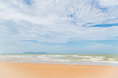 kumsal ve mavi gökyüzü arkaplanı