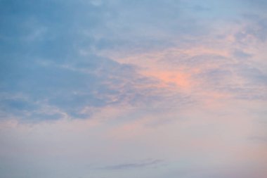 arkaplan için gün batımından önce gökyüzü ve bulutlar