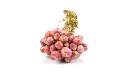 Beyaz arkaplanda izole edilmiş Shallot soğan grubu