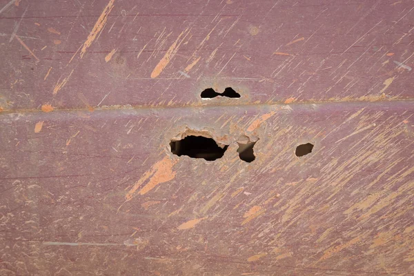 Arabadaki çürüme ve paslanma ve araçtaki çamur lekeleri umursamamış..