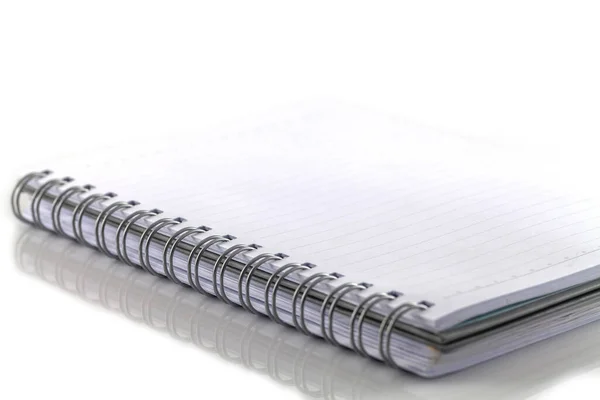 Branco Espiral Emty Notebook Fundo Branco — Fotografia de Stock
