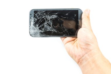 Zemine akıllı telefon düşüşü ve beyaz arka planda izole edilmiş kırık ekran hasarı