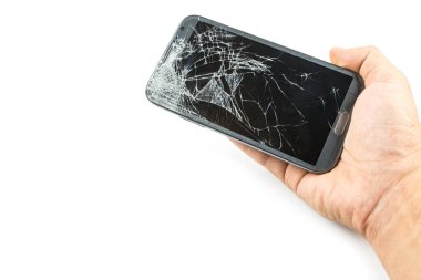 Zemine akıllı telefon düşüşü ve beyaz arka planda izole edilmiş kırık ekran hasarı