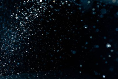 Su damlasına göre soyut mavi bokeh arkaplanı