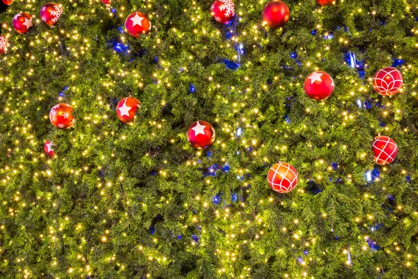 Διακοσμητικές Μπάλες Χριστουγέννων Και Χριστουγεννιάτικο Δέντρο Φως Φόντο — Φωτογραφία Αρχείου