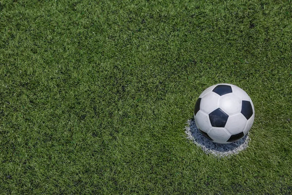 Bola Futebol Campo Futebol Verde Grama Fundo — Fotografia de Stock