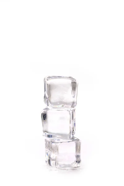 Eiswürfel Isoliert Auf Weißem Hintergrund — Stockfoto