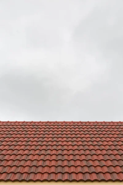 Techo Azulejo Patrón Sobre Fondo Del Cielo —  Fotos de Stock