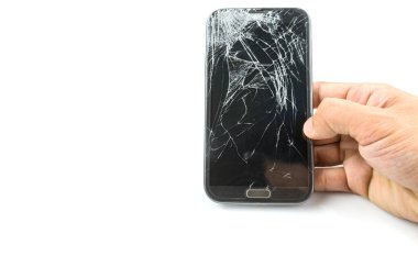 Zemine akıllı telefon düşüşü ve beyaz arka planda izole edilmiş kırık ekran hasarı