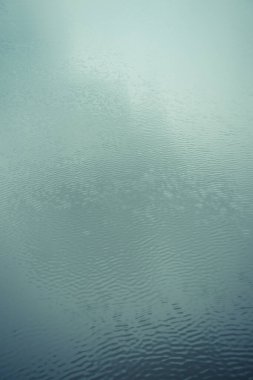 Su dalgaları doğa arkaplanı için kullanılır