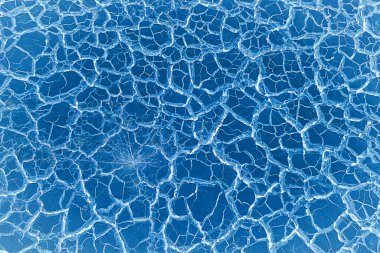 Kurak mevsimde soyut Crack toprağı / Mavi arkaplanda küresel solucan etkisi