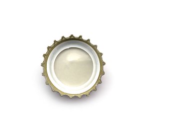 Beyaz arkaplanda izole edilmiş bir şişe kapağını kapat