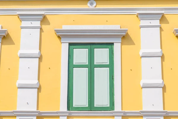 Abstrakte Reihe Des Orangefarbenen Gebäudes Mit Blauem Himmelhintergrund — Stockfoto