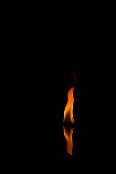 Tűz Lángok Egy Fekete Háttér — Stock Fotó